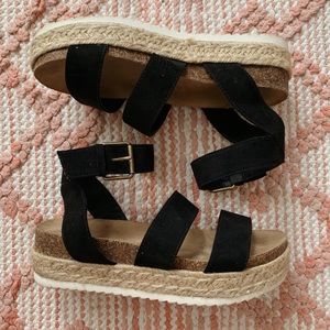 Universal Thread Black Flatform Espadrilles
